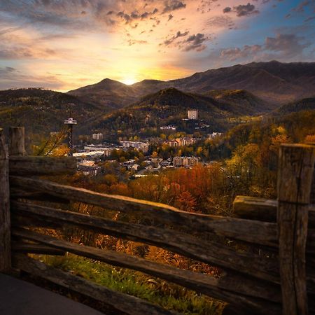 Four Bears Den, Hot Tub, 1089 Of Free Attraction Tickets For Each Paid Day, Dollywood And More جاتلينبرج المظهر الخارجي الصورة