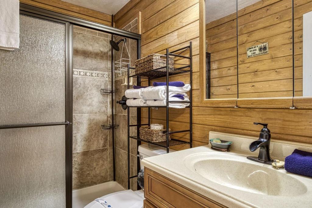 Four Bears Den, Hot Tub, 1089 Of Free Attraction Tickets For Each Paid Day, Dollywood And More جاتلينبرج المظهر الخارجي الصورة
