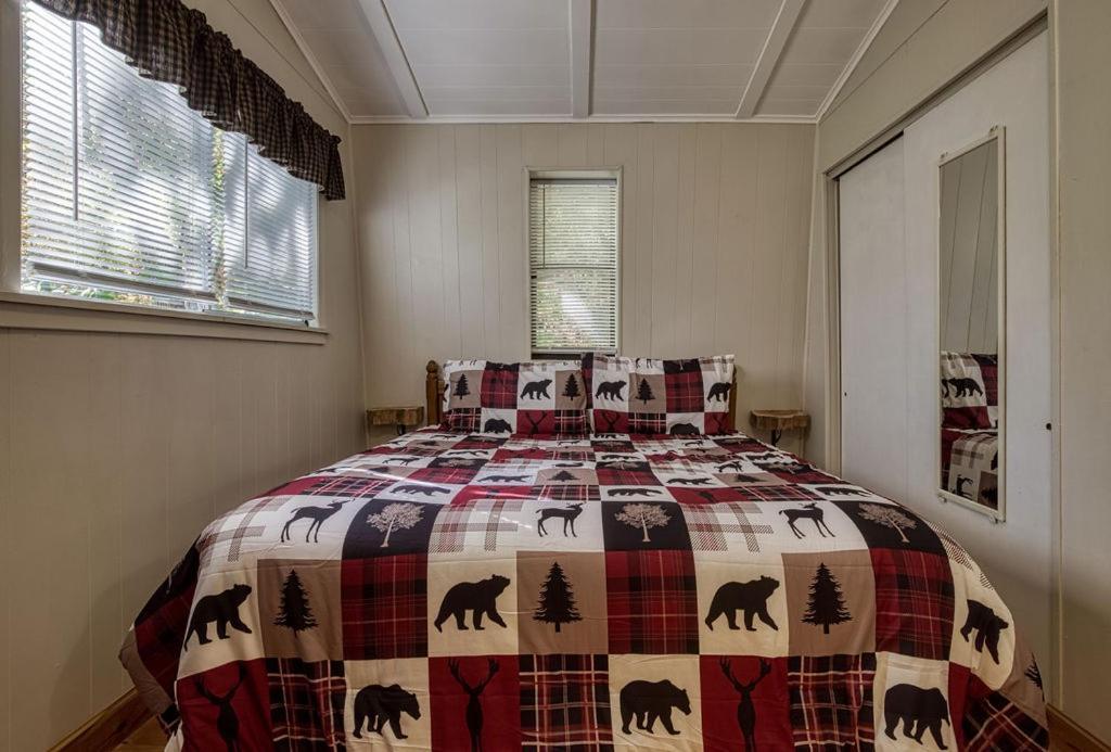 Four Bears Den, Hot Tub, 1089 Of Free Attraction Tickets For Each Paid Day, Dollywood And More جاتلينبرج المظهر الخارجي الصورة