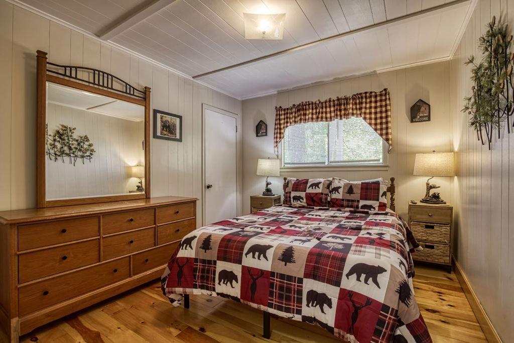 Four Bears Den, Hot Tub, 1089 Of Free Attraction Tickets For Each Paid Day, Dollywood And More جاتلينبرج المظهر الخارجي الصورة