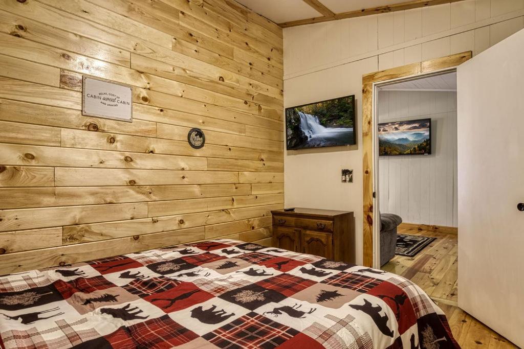 Four Bears Den, Hot Tub, 1089 Of Free Attraction Tickets For Each Paid Day, Dollywood And More جاتلينبرج المظهر الخارجي الصورة