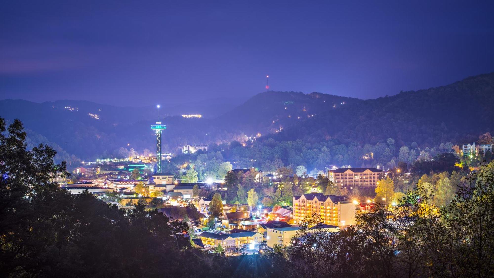 Four Bears Den, Hot Tub, 1089 Of Free Attraction Tickets For Each Paid Day, Dollywood And More جاتلينبرج المظهر الخارجي الصورة